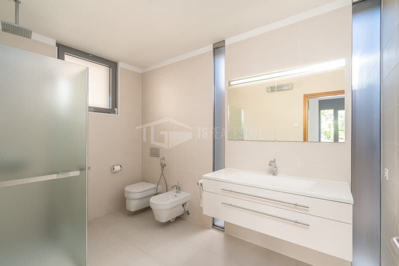 VILLA CON PISCINA E VISTA LAGO (5)