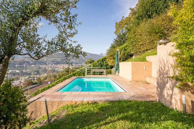 VILLA CON PISCINA E VISTA LAGO (7)
