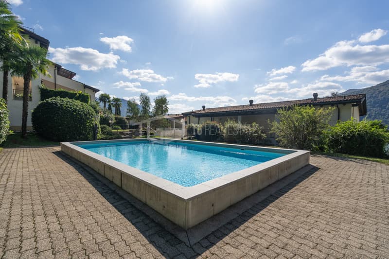 DUPLEX DA SOGNO CON VISTA LAGO, GIARDINO E PISCINA (2)