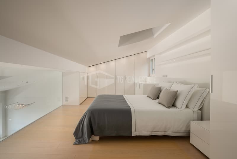 DUPLEX DA SOGNO CON VISTA LAGO, GIARDINO E PISCINA (10)