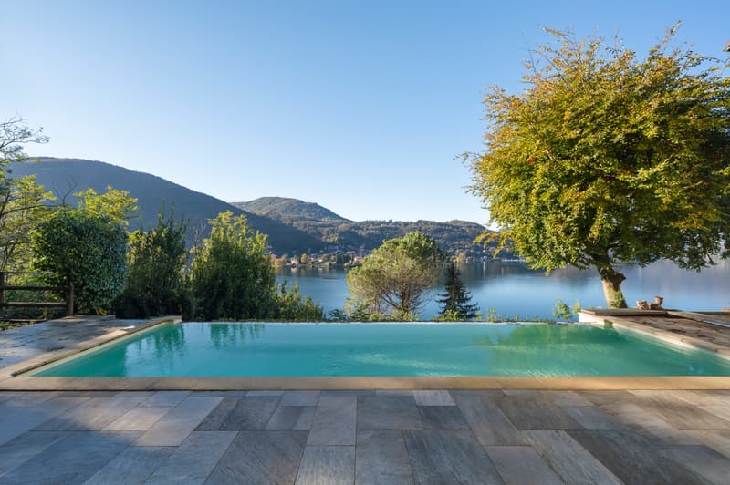 ELEGANTE VILLA VISTA LAGO CON PISCINA (4)