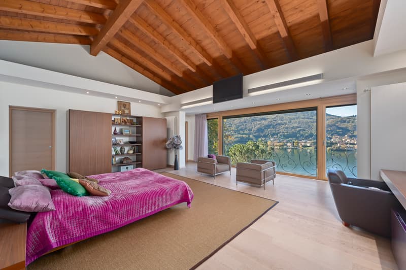 ELEGANTE VILLA VISTA LAGO CON PISCINA (2)