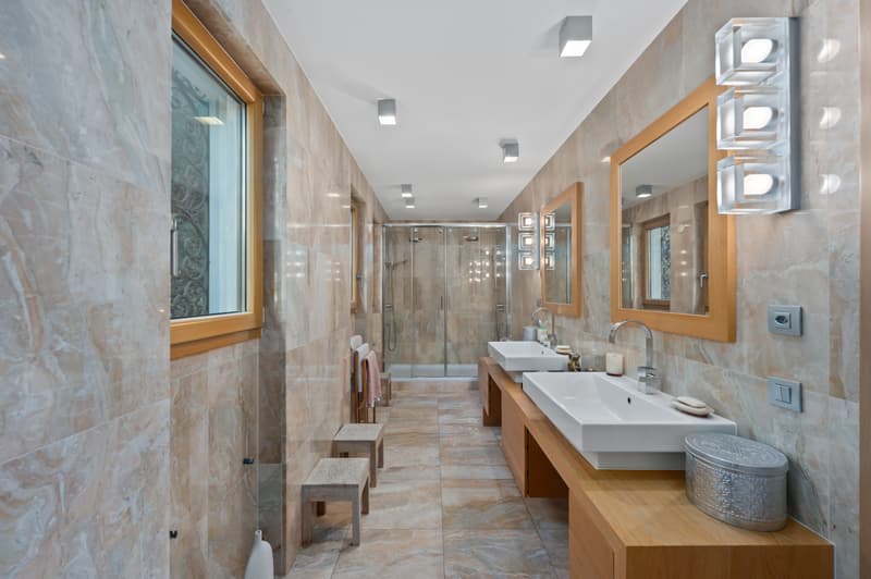 ELEGANTE VILLA VISTA LAGO CON PISCINA (11)