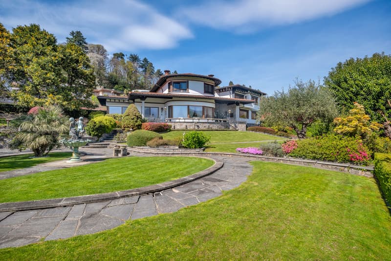 Prestigiosa Villa con Vista Lago (8)