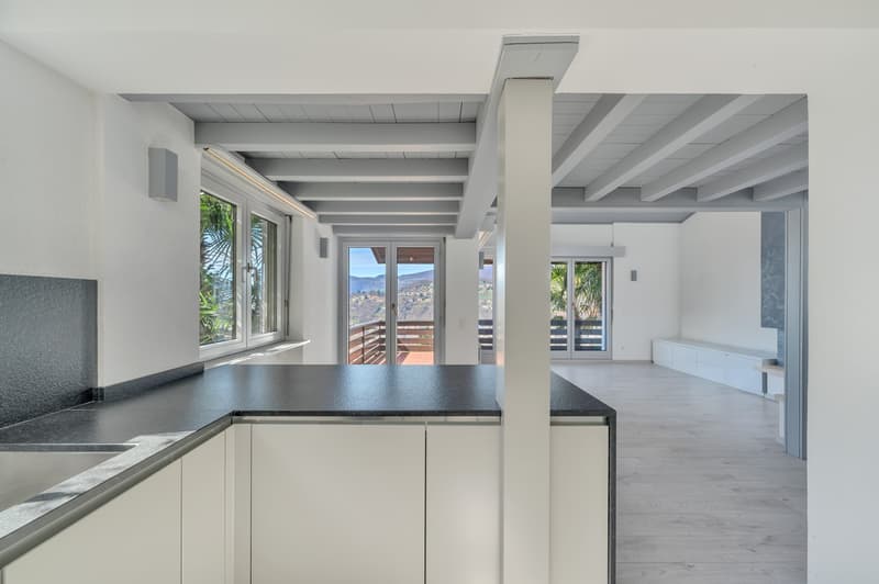 VILLA 5.5 LOCALI CON VISTA CITTA E LAGO DI LUGANO (12)