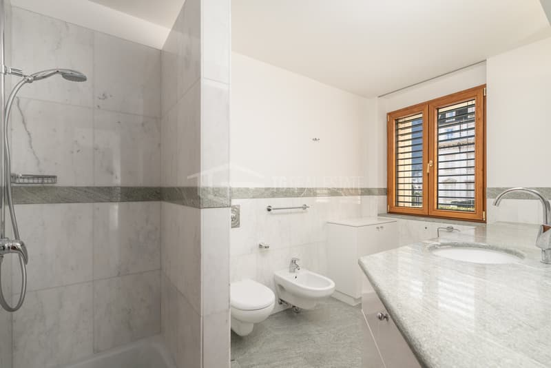 ELEGANTE APPARTAMENTO DI 5.5 LOCALI CON VISTA LAGO (10)
