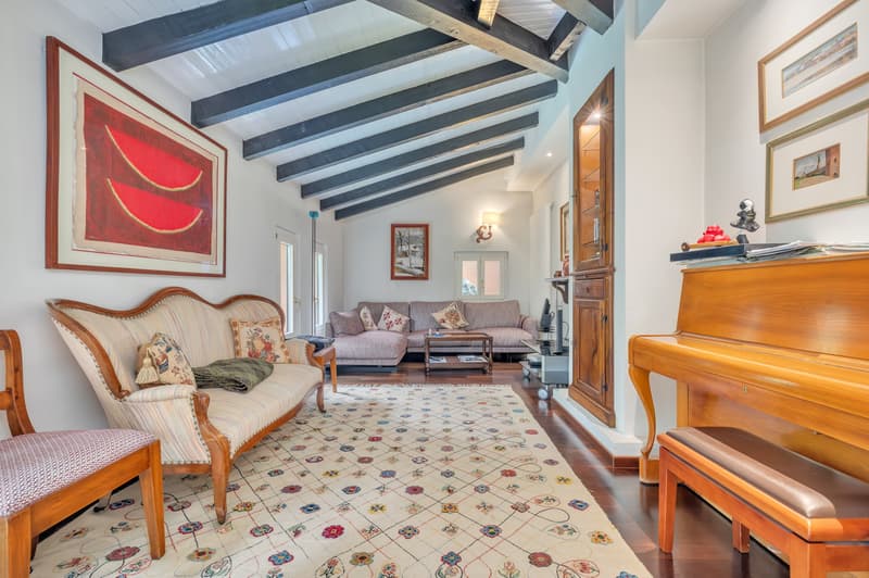 VILLA DI 8.5 LOCALI CON GIARDINO E PISCINA (6)