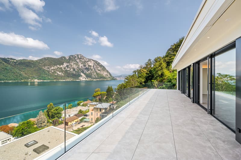PRESTIGIOSO ATTICO DI DESIGN CON TERRAZZA VISTA LAGO (1)