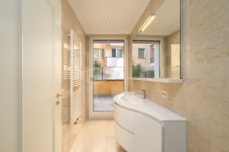 SPLENDIDO APPARTAMENTO CON GRANDE TERRAZZA E VISTA LAGO (12)