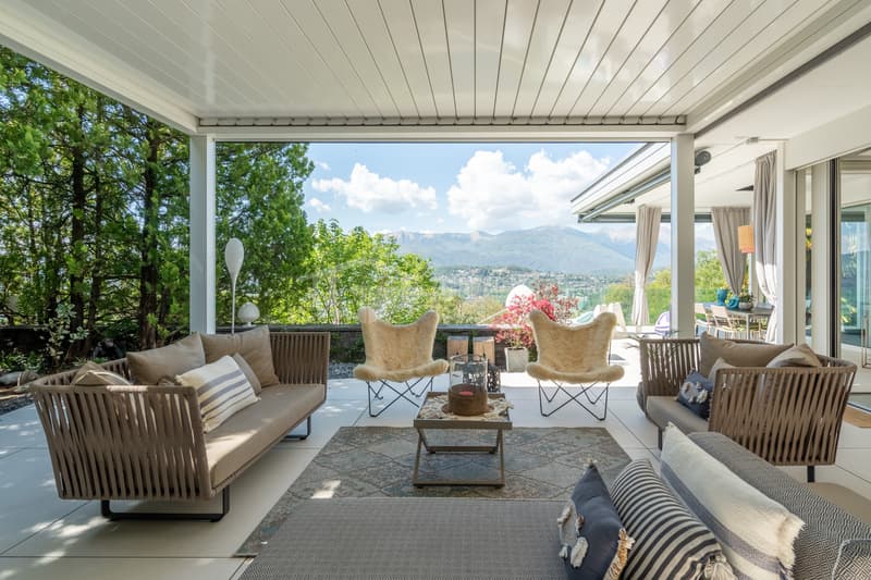 VILLA CONTEMPORANEA CON PISCINA E VISTA LAGO (7)
