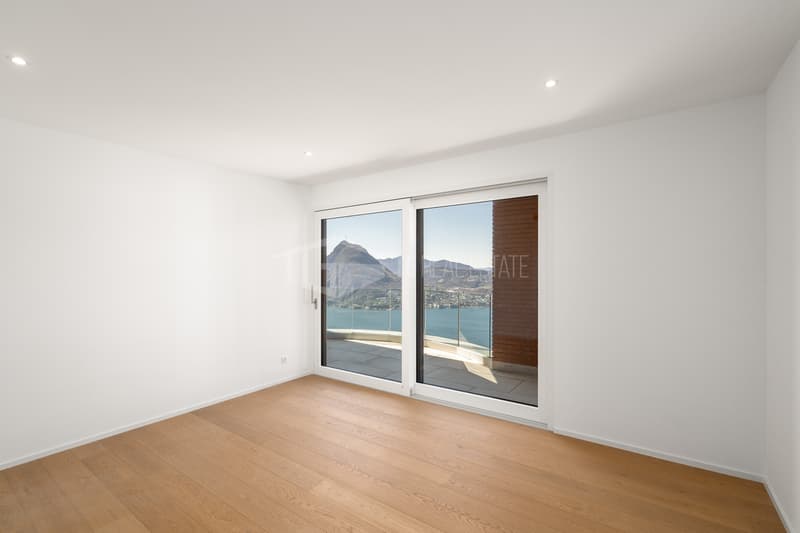 MAGNIFICA VILLA CON GIARDINO E VISTA LAGO (9)