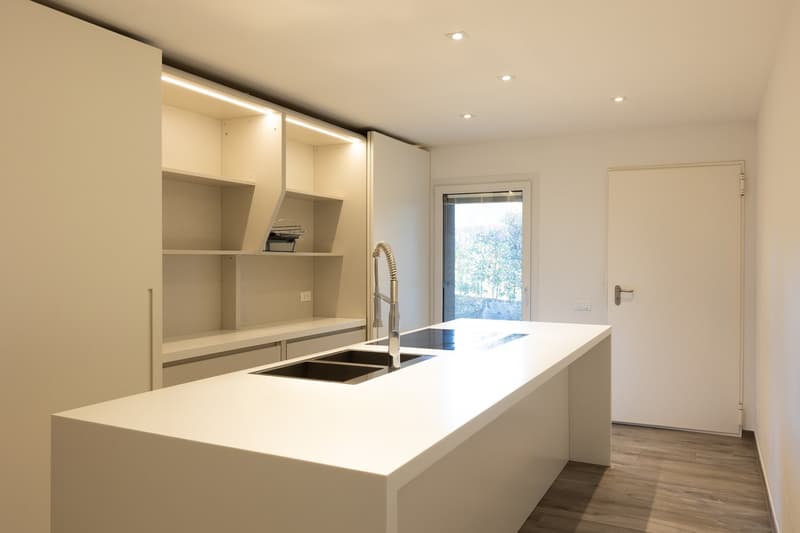 villa Moderna con piscina e grande terreno 1000 mq (10)
