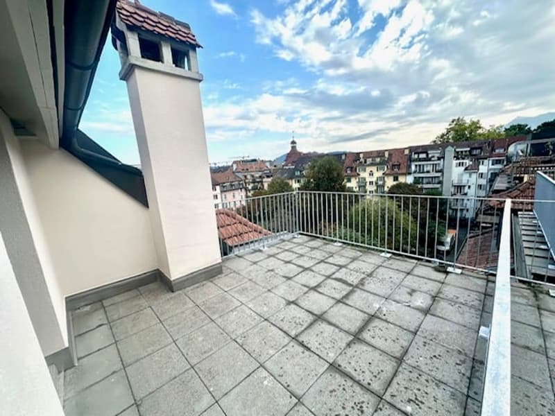 Erstbezug Charmante Loft-Dachwohnung mit grossem Balkon an ruhiger Lage mit schönem Innenhof (2)