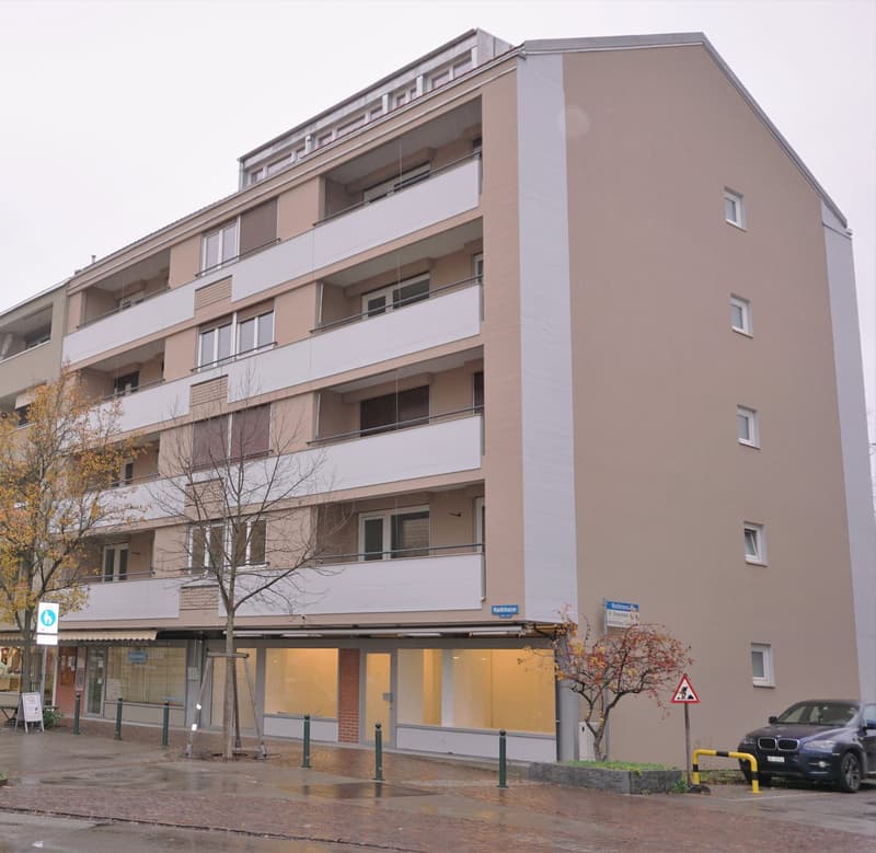 An Zentraler Lage moderne 1,5 Zimmer mit Waschmaschine/Tumbler und grossem Balkon (1)