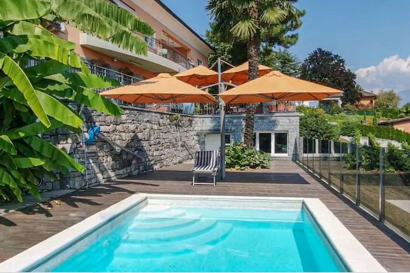 Dominante villa classica con parco e piscina (2)