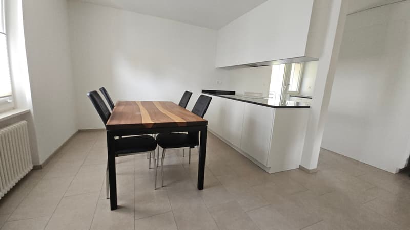 2021 renovierte 3½-Zimmerwohnung mit neuer Küche und modernisiertem Bad. (3)