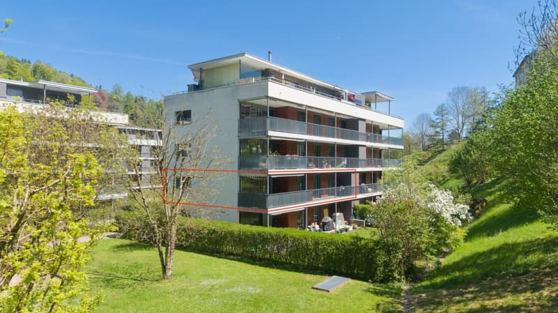 Die Liegenschaft richtet sich nach Süden und ist ruhig und im Grünen gelegen (Wohnung eingezeichnet)