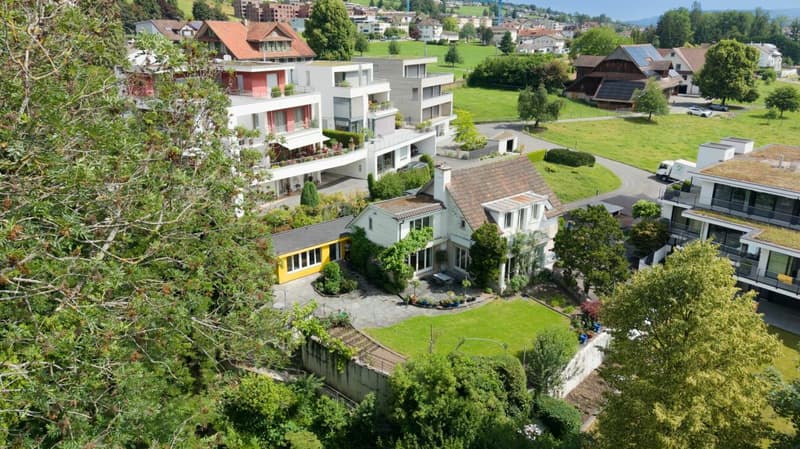 Grundstück mit Waldabschnitt