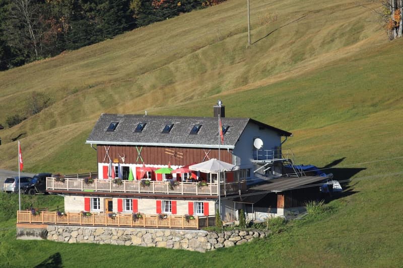 Bergrestaurant im Skigebiet direkt an der Skipiste mit 40 Betten (4)