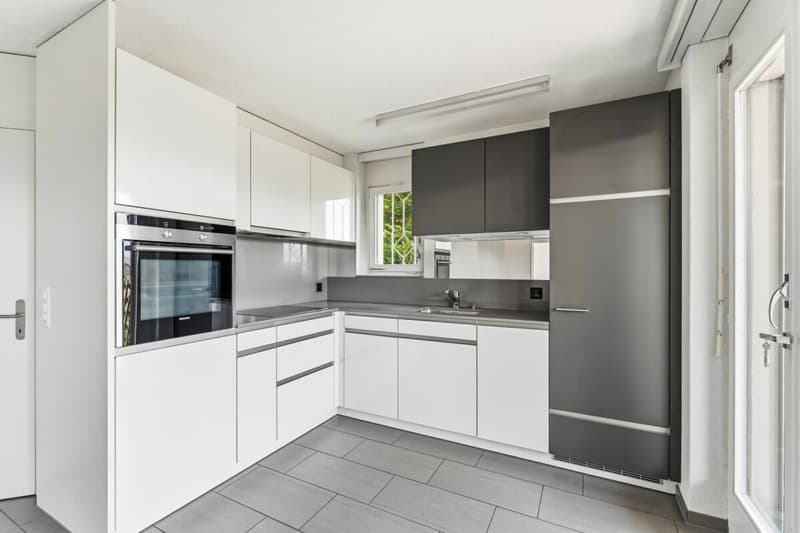 Vielseitiges Zweifamilienhaus mit Potenzial in begehrter Wohnlage von Meggen (3)