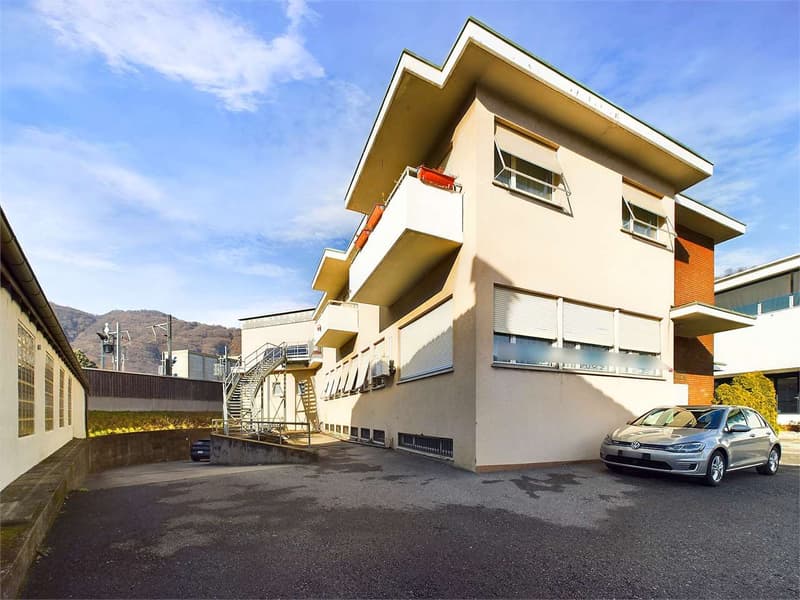 Immobiliare residenziale e commerciale a Lamone (5)
