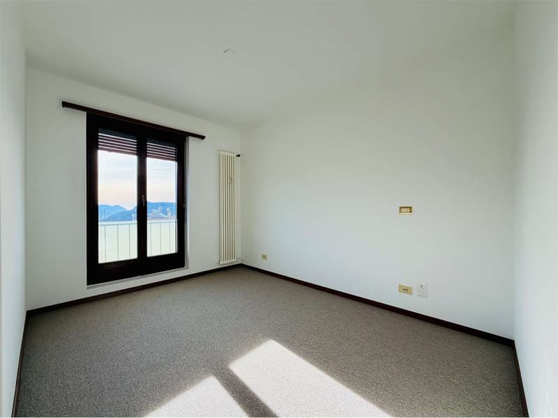 Lopagno -  ampio 2.5 locali con terrazza vista lago e piscina (11)
