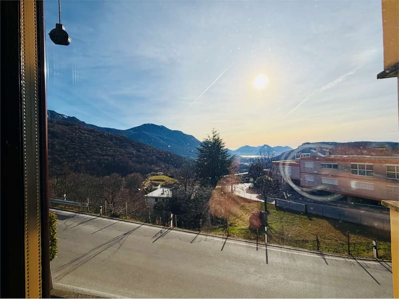Lopagno -  ampio 2.5 locali con terrazza vista lago e piscina (12)