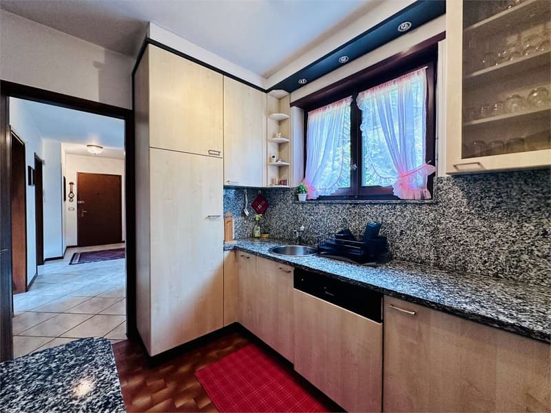 Lopagno -  ampio 2.5 locali con terrazza vista lago e piscina (7)