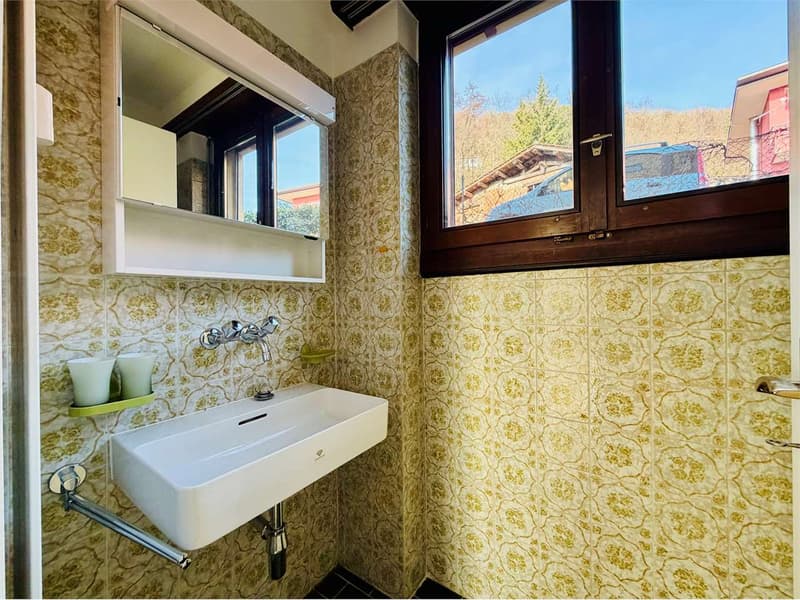 Lopagno -  ampio 2.5 locali con terrazza vista lago e piscina (9)