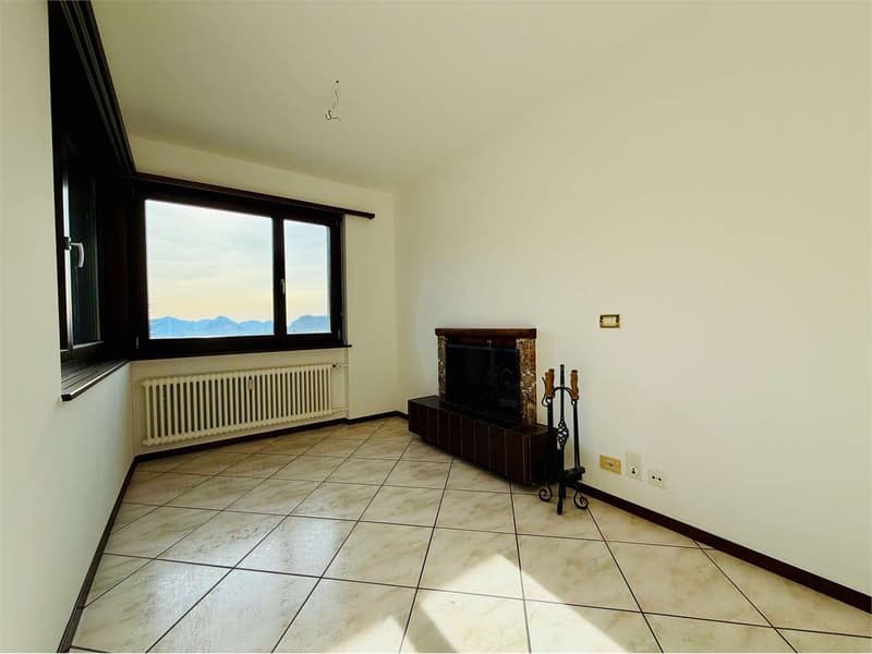 Lopagno -  ampio 2.5 locali con terrazza vista lago e piscina (5)