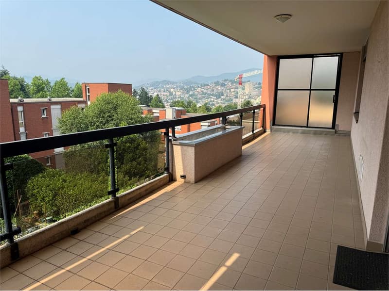 Attico di 3.5 locali di 145 m² con ampie terrazze e vista aperta (6)
