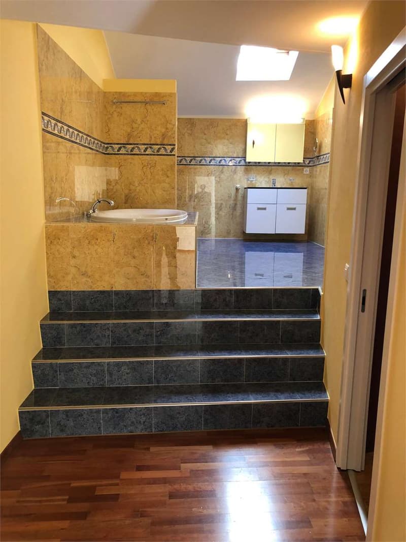MELANO - in centro paese affittiamo un 4.5 loc. duplex (8)