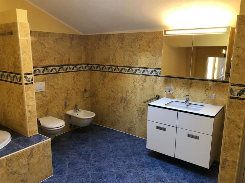 MELANO - in centro paese affittiamo un 4.5 loc. duplex (9)