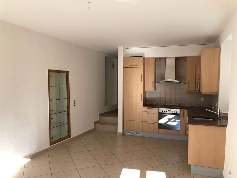 MELANO - in centro paese affittiamo un 4.5 loc. duplex (2)