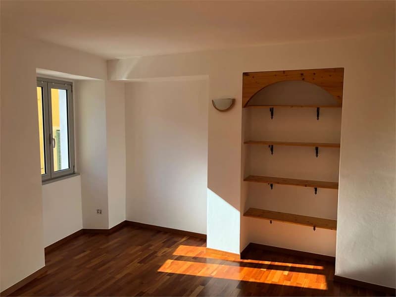 MELANO - in centro paese affittiamo un 4.5 loc. duplex (6)