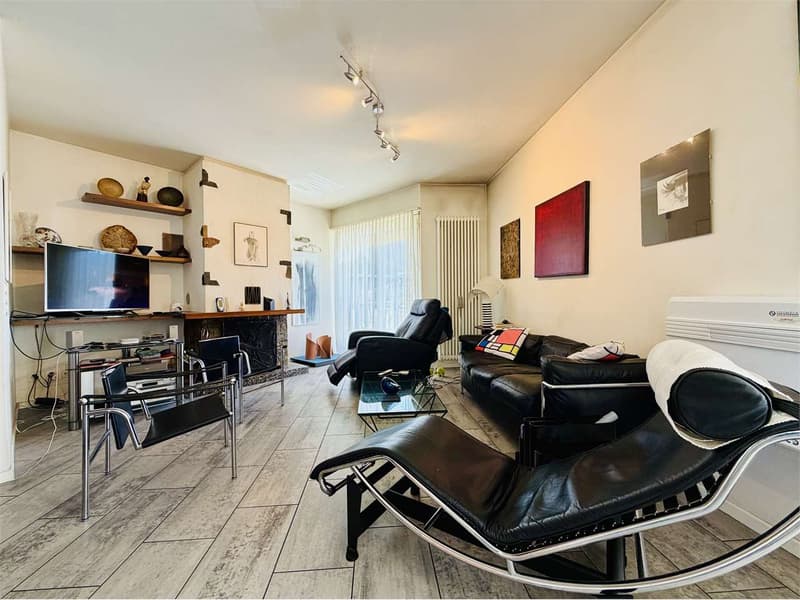 Casa bifamiliare con piscina, giardino e vista panoramica a Riva San V (2)