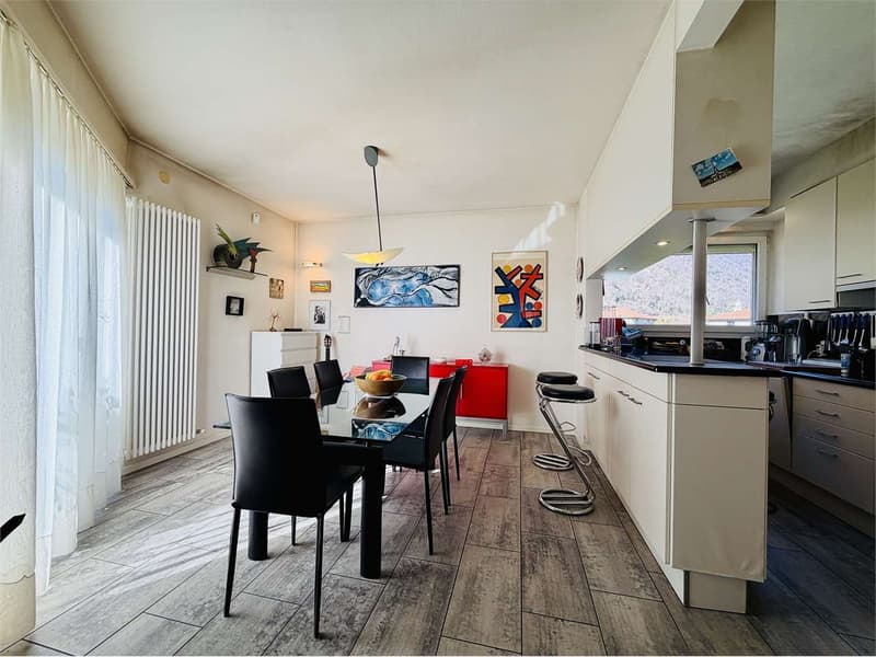 Casa bifamiliare con piscina, giardino e vista panoramica a Riva San V (4)