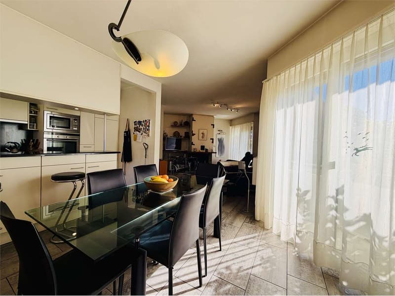 Casa bifamiliare con piscina, giardino e vista panoramica a Riva San V (9)