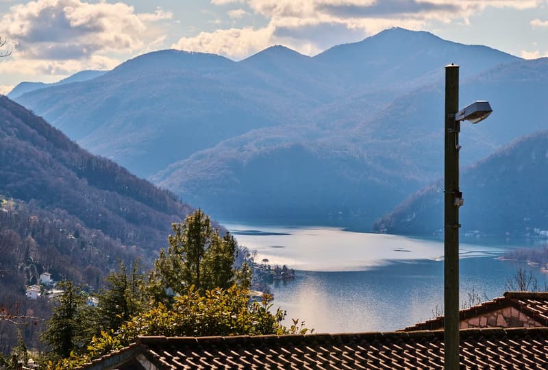 LIBELLULA RESIDENCE: Stupendo appartamento con enorme giardino e vista lago (3)
