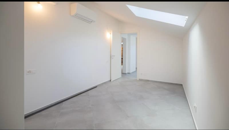 empty room, white walls, gray tiles, air conditioning, skylight