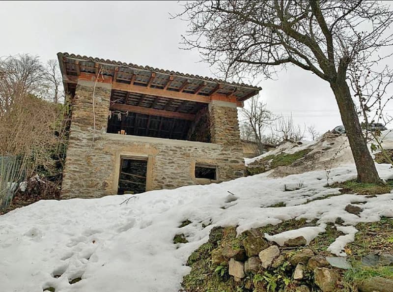 Casa con giardino e cascina (casa secondaria) (8)