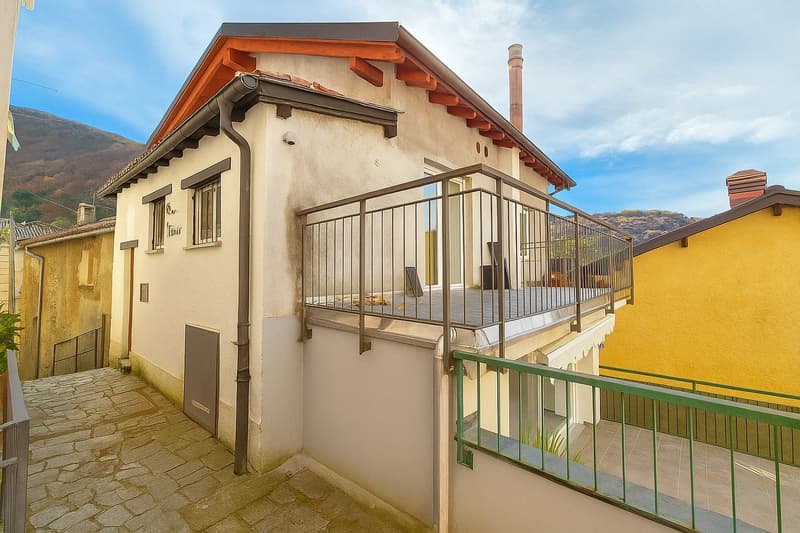 Casa ristrutturata nel nucleo di Bogno, con grande terrazza (2)