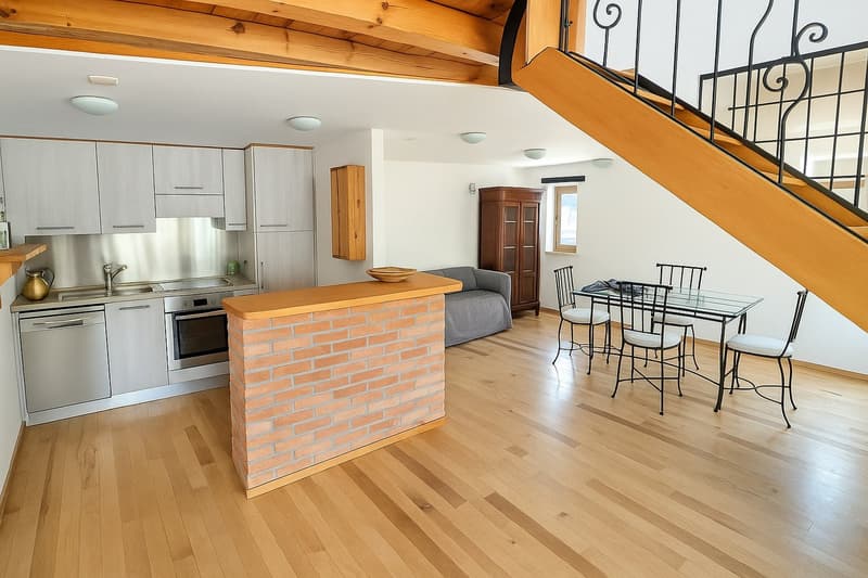 Casa ristrutturata nel nucleo di Bogno, con grande terrazza (5)