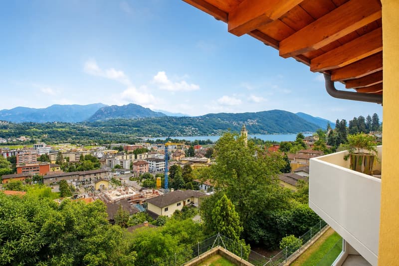 Attico di 2,5 locali con vista lago (1)