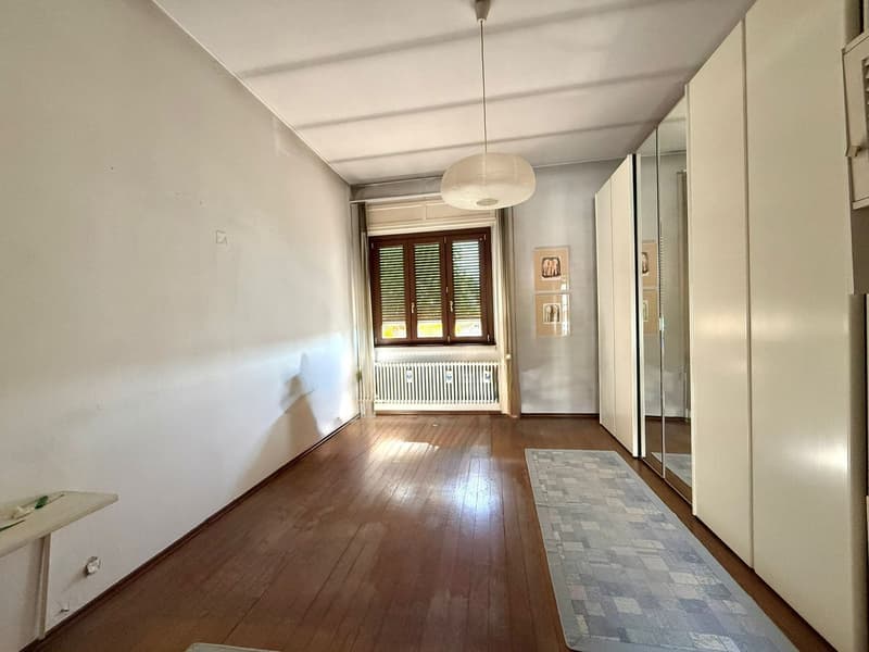 Grande casa immersa nel verde con parco edificabile (7)