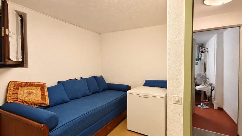 Villetta d’angolo con giardino, piscina condominiale (17)