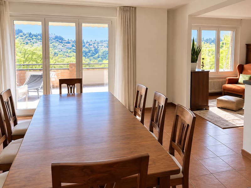 Casa unifamiliare con ampi spazi, giardino e vista aperta sulle montagne (9)