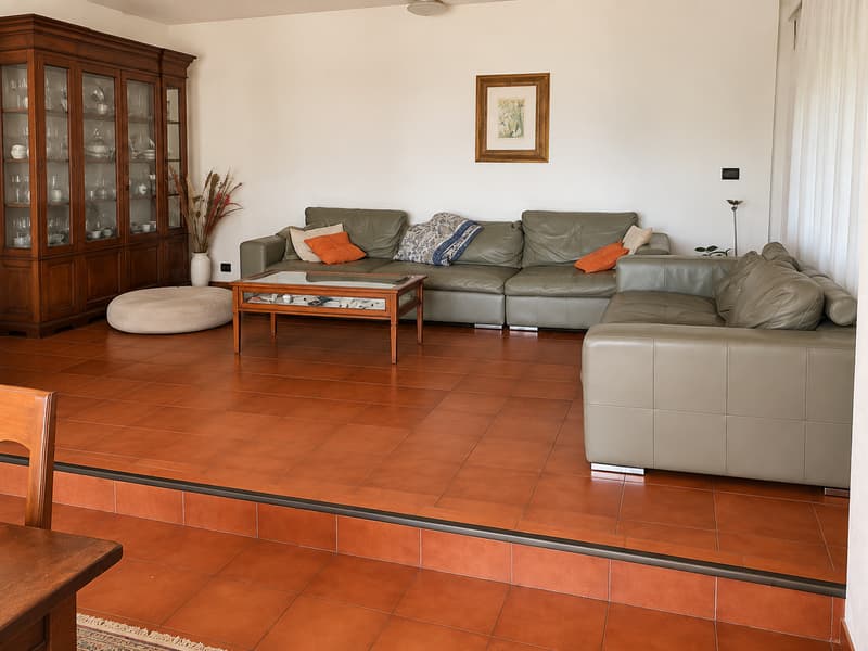 Casa unifamiliare con ampi spazi, giardino e vista aperta sulle montagne (20)