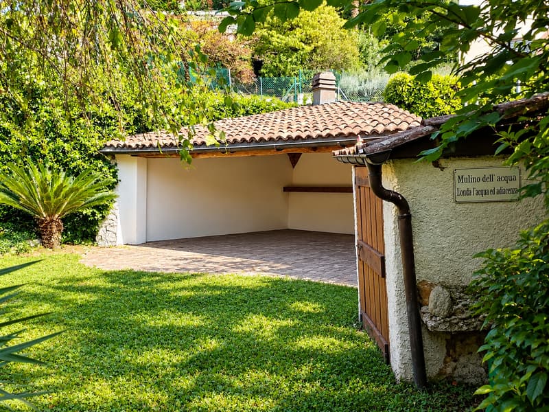 Casa unifamiliare con ampi spazi, giardino e vista aperta sulle montagne (15)