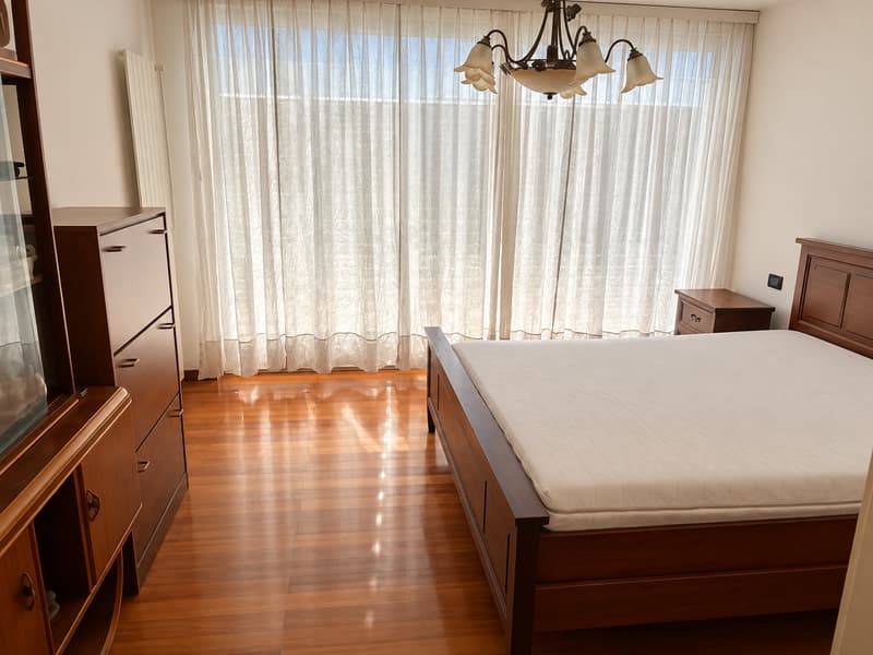 Casa unifamiliare con ampi spazi, giardino e vista aperta sulle montagne (21)